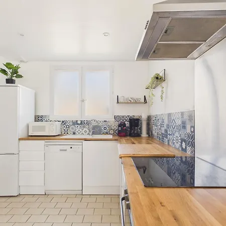 Hébergement de vacances Jardin Et Véranda, à 500 M, Maison Pour 4