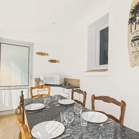 Hébergement de vacances Jardin Et Véranda, à 500 M, Maison Pour 4 *