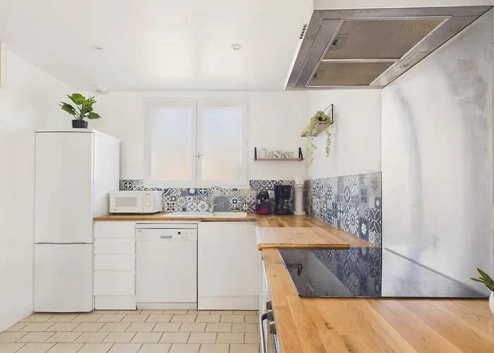 Hébergement de vacances Jardin Et Véranda, à 500 M, Maison Pour 4